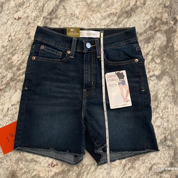 Signature Levi Strauss High Rise Shortie Gold - Picture 4 of 6